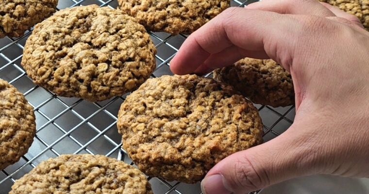 Perfectly Chewy Oatmeal Cookies: A Comforting Classic